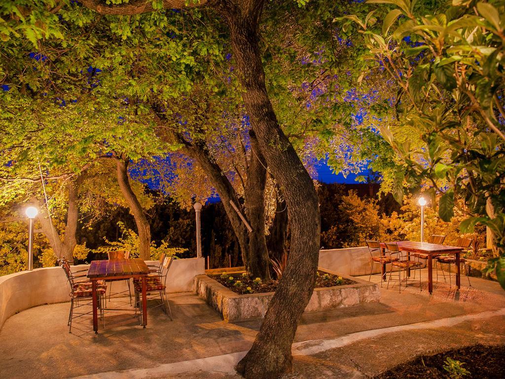 Pansion Nobel Hotel Petrovac Ngoại thất bức ảnh