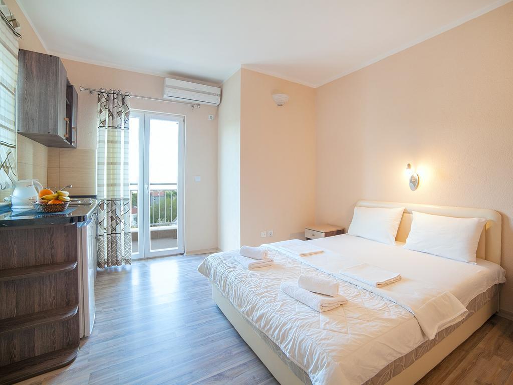 Pansion Nobel Hotel Petrovac Phòng bức ảnh