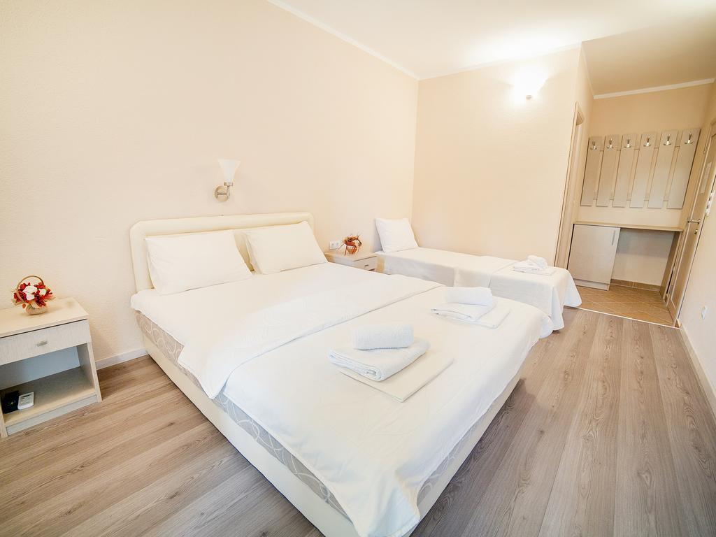 Pansion Nobel Hotel Petrovac Phòng bức ảnh