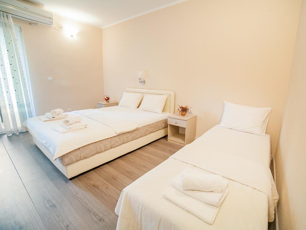 Pansion Nobel Hotel Petrovac Phòng bức ảnh