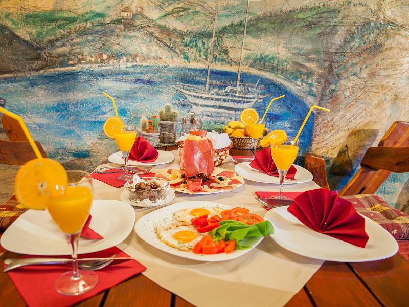 Pansion Nobel Hotel Petrovac Ngoại thất bức ảnh