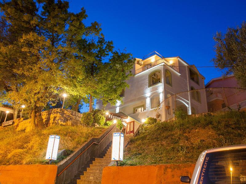 Pansion Nobel Hotel Petrovac Ngoại thất bức ảnh