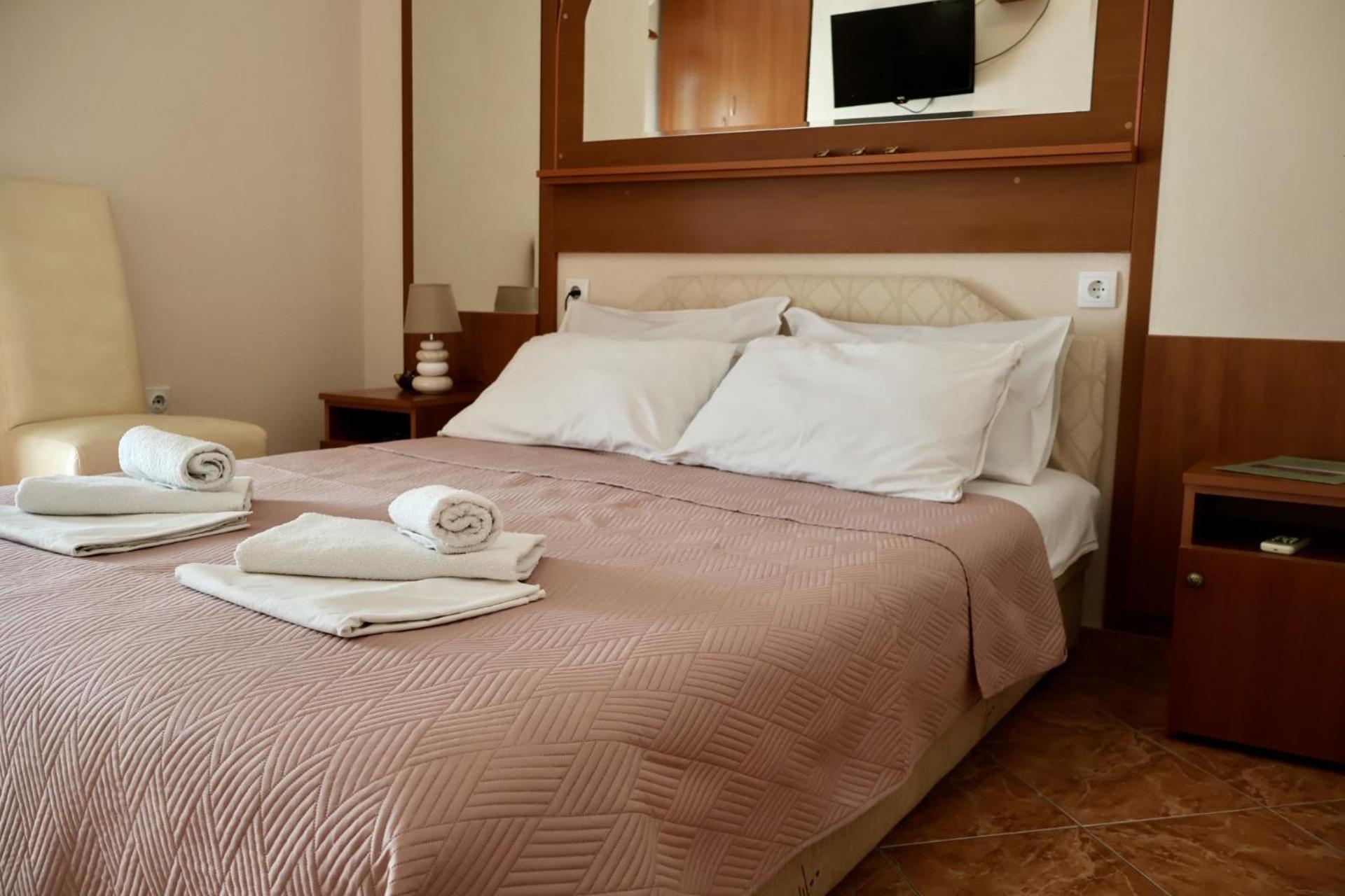 Pansion Nobel Hotel Petrovac Ngoại thất bức ảnh