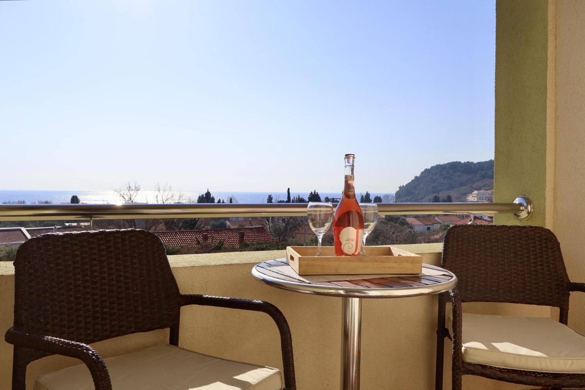 Pansion Nobel Hotel Petrovac Ngoại thất bức ảnh