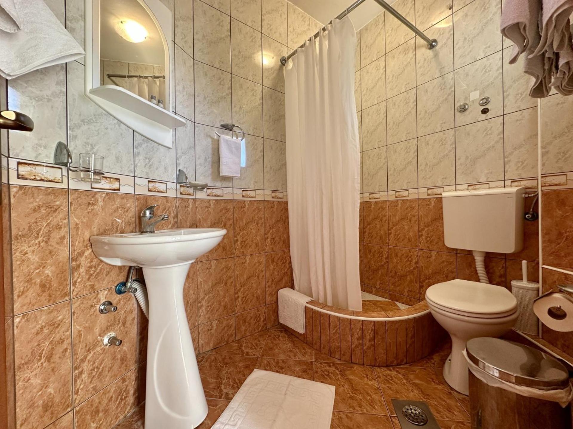 Pansion Nobel Hotel Petrovac Ngoại thất bức ảnh