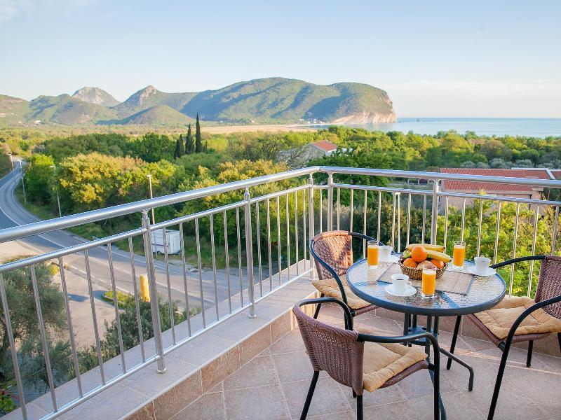 Pansion Nobel Hotel Petrovac Ngoại thất bức ảnh