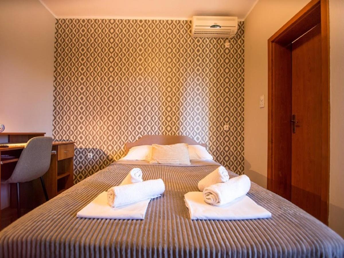 Pansion Nobel Hotel Petrovac Ngoại thất bức ảnh