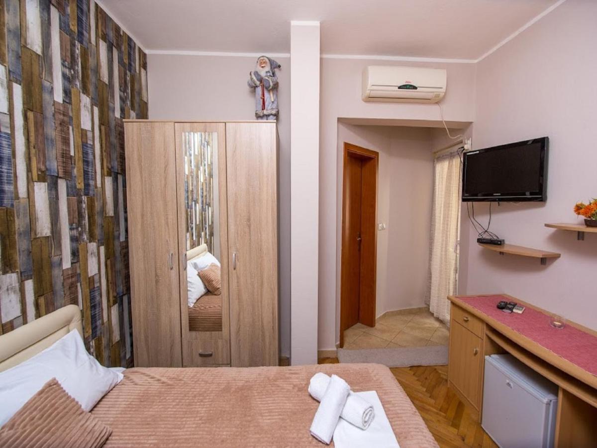 Pansion Nobel Hotel Petrovac Ngoại thất bức ảnh